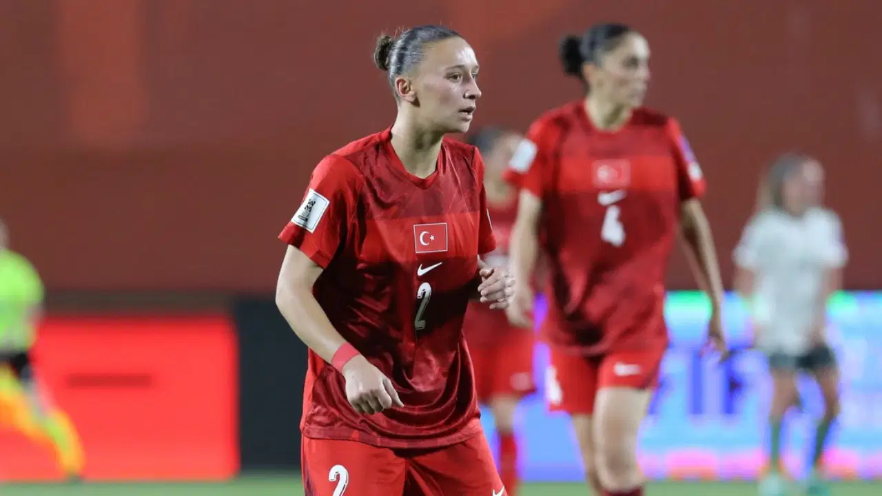 Besiktas meryem kucukbirinciyi kadrosuna katti AWFDTL8c